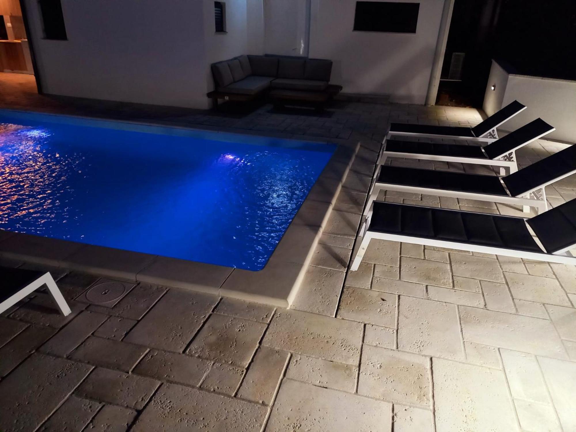 Big Swimming Pool Apartment Monvidal Pula Extérieur photo