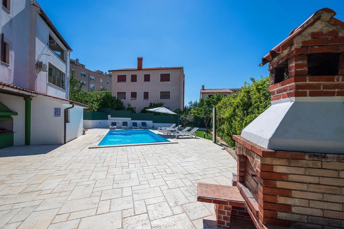 Big Swimming Pool Apartment Monvidal Pula Extérieur photo