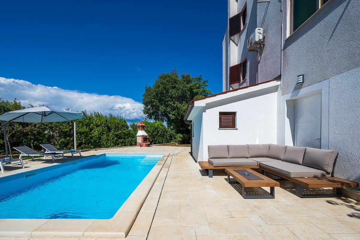Big Swimming Pool Apartment Monvidal Pula Extérieur photo