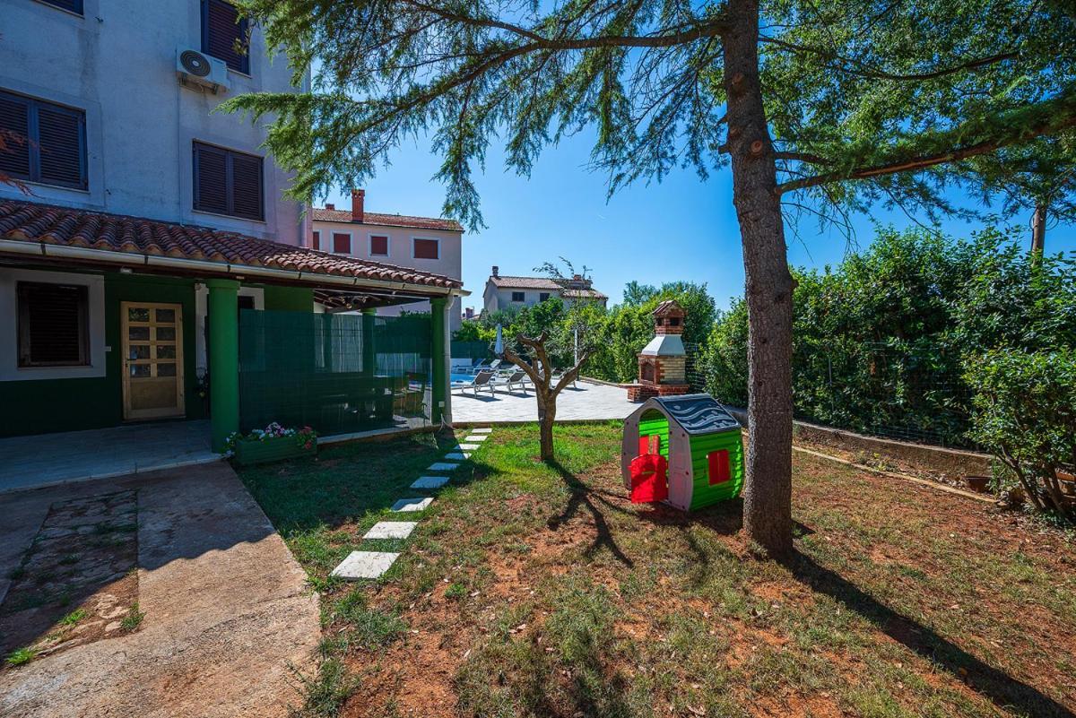Big Swimming Pool Apartment Monvidal Pula Extérieur photo