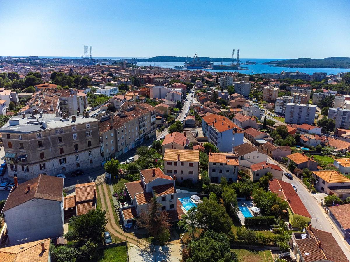 Big Swimming Pool Apartment Monvidal Pula Extérieur photo