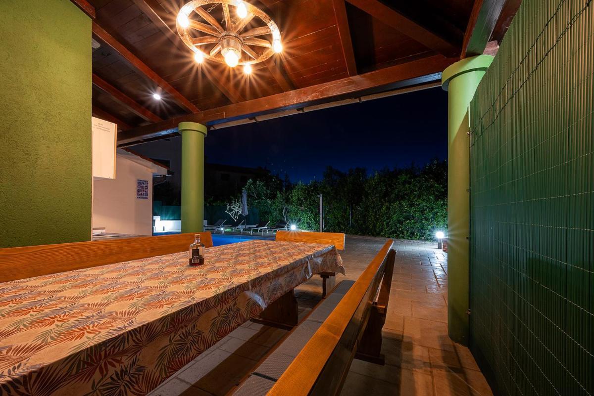 Big Swimming Pool Apartment Monvidal Pula Extérieur photo