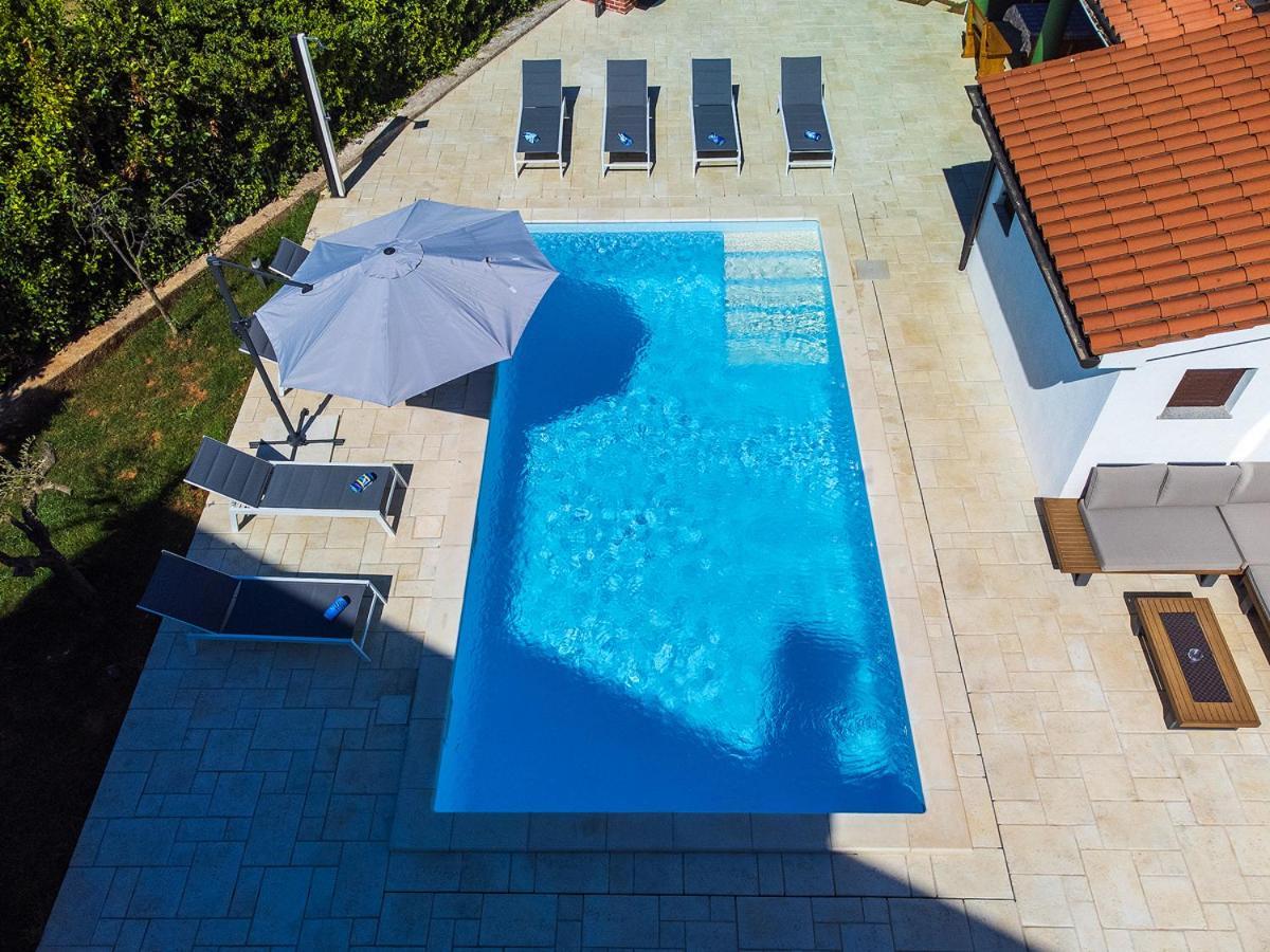 Big Swimming Pool Apartment Monvidal Pula Extérieur photo