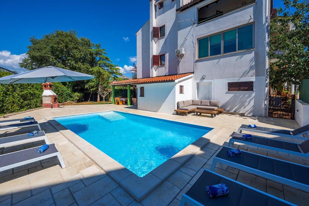 Big Swimming Pool Apartment Monvidal Pula Extérieur photo