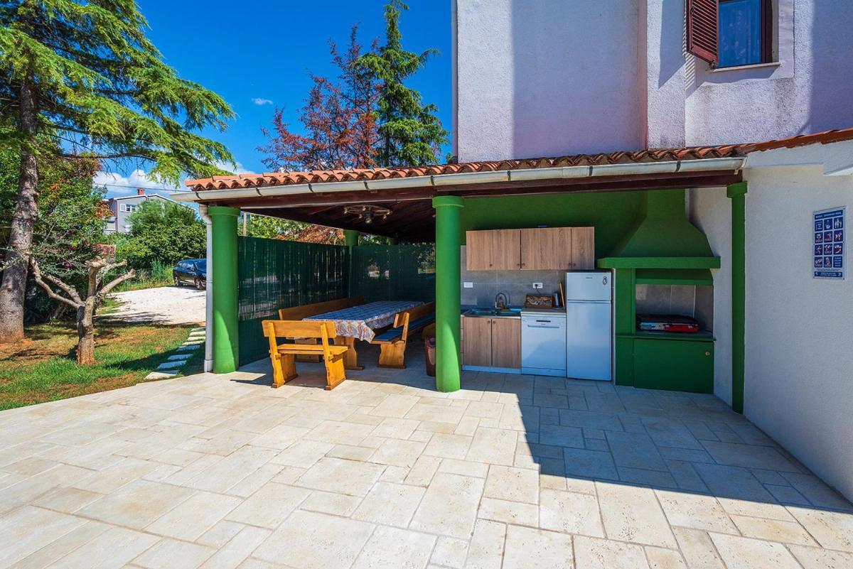 Big Swimming Pool Apartment Monvidal Pula Extérieur photo