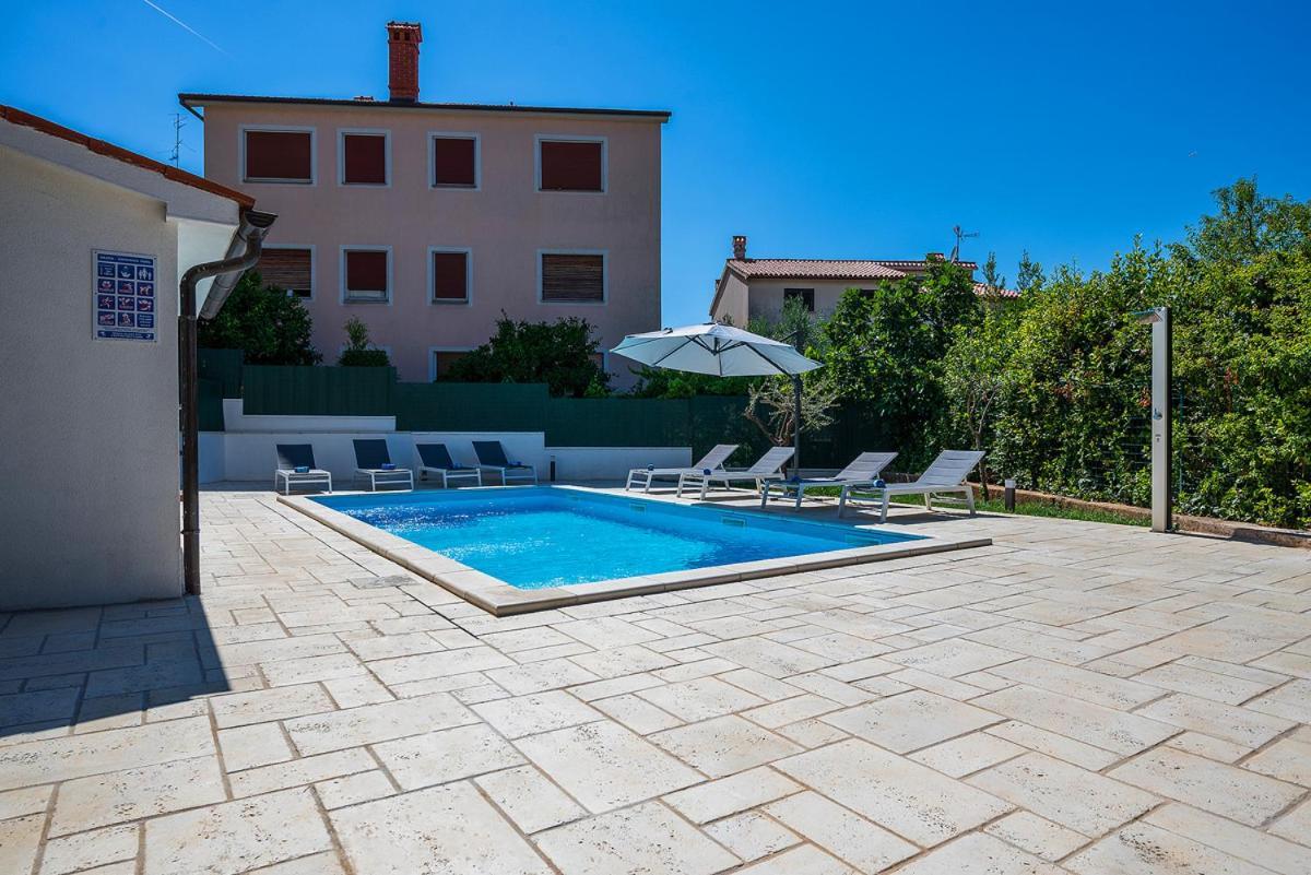 Big Swimming Pool Apartment Monvidal Pula Extérieur photo