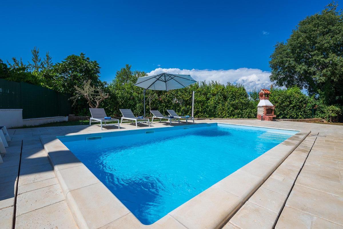 Big Swimming Pool Apartment Monvidal Pula Extérieur photo