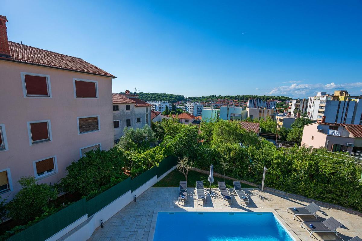 Big Swimming Pool Apartment Monvidal Pula Extérieur photo