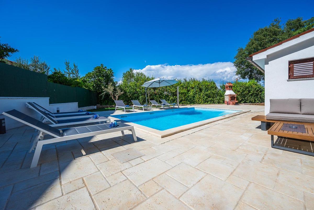 Big Swimming Pool Apartment Monvidal Pula Extérieur photo