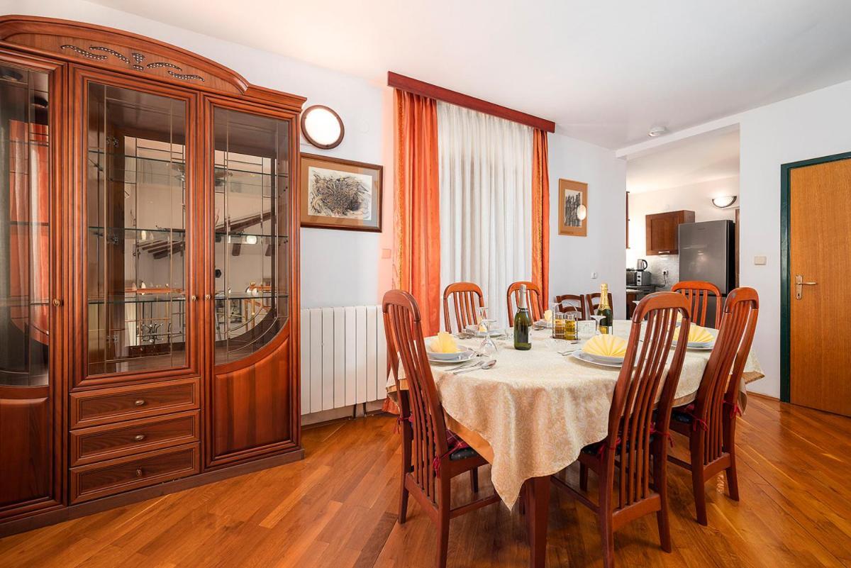Big Swimming Pool Apartment Monvidal Pula Extérieur photo