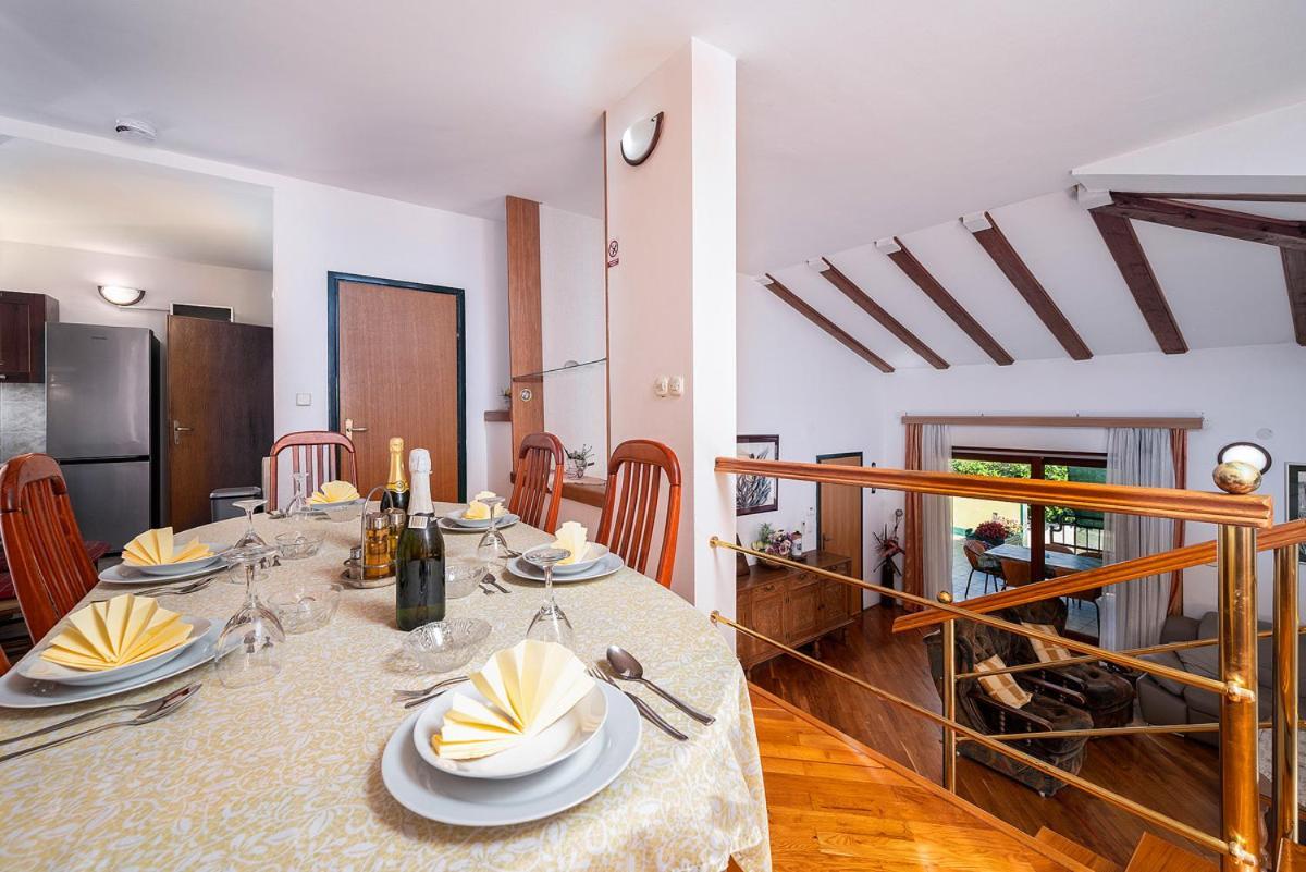 Big Swimming Pool Apartment Monvidal Pula Extérieur photo